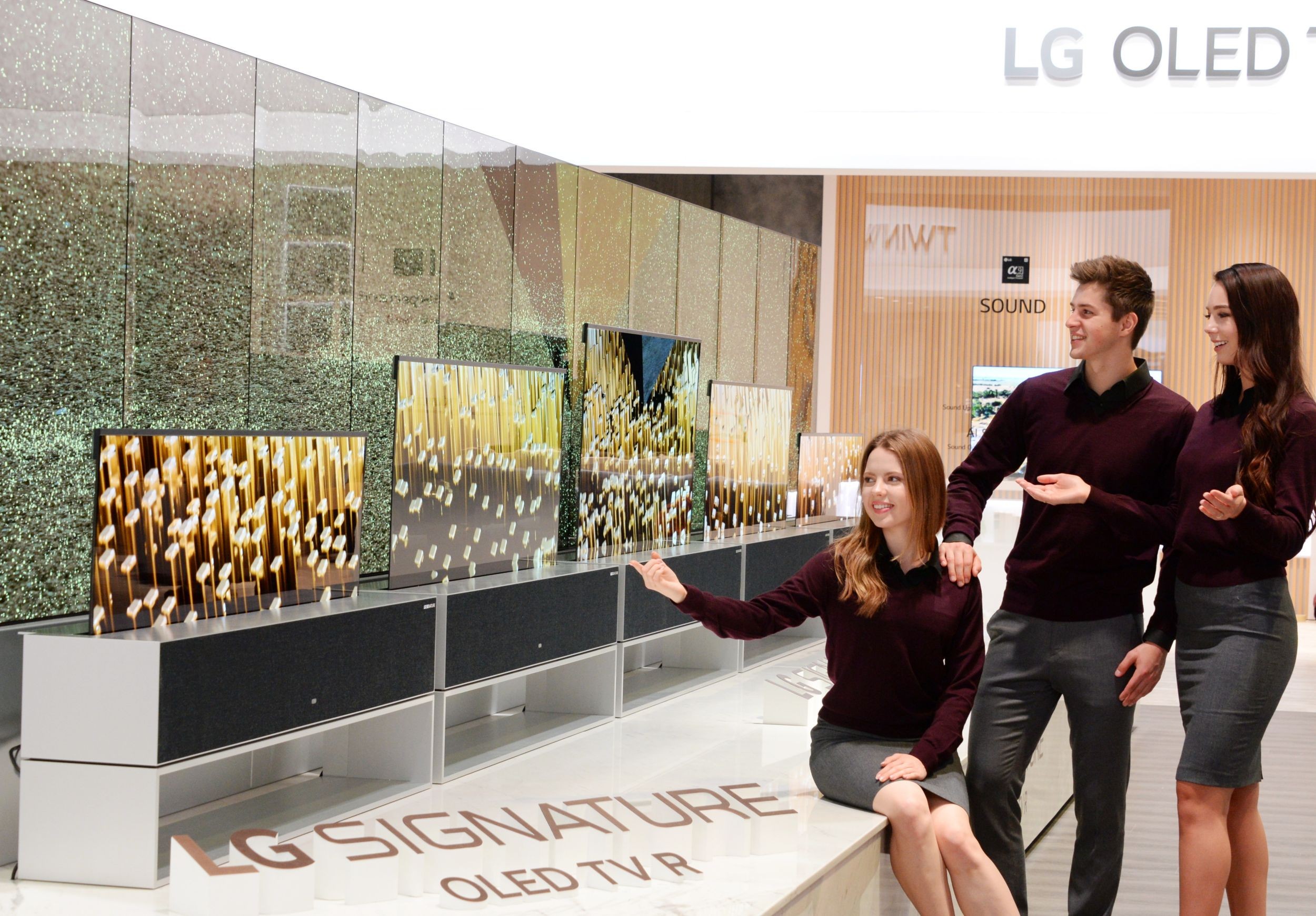 LG-OLED-TV-R-Booth-01.jpg
