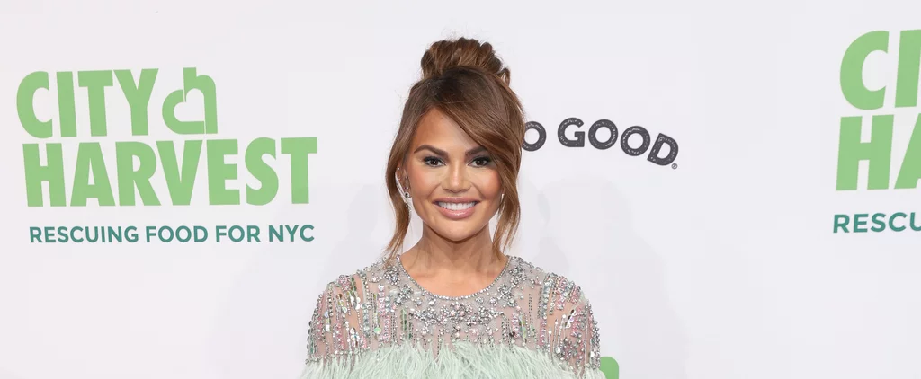 chrissy-teigen-chrome-french-manicure.webp
