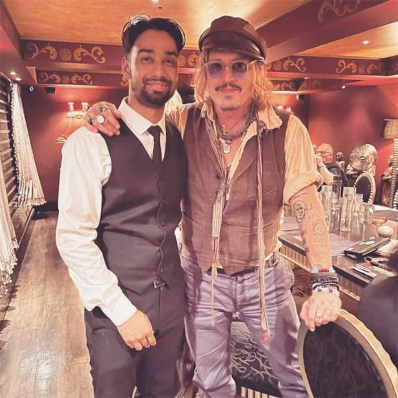 Johnny_Depp_At_Indian_Restaurant_In_Birmingham.jpg
