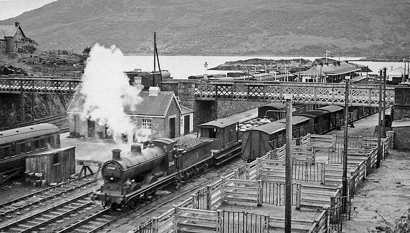 800px-Kyle_of_Lochalsh_2_Station_geograph-2194733.jpg