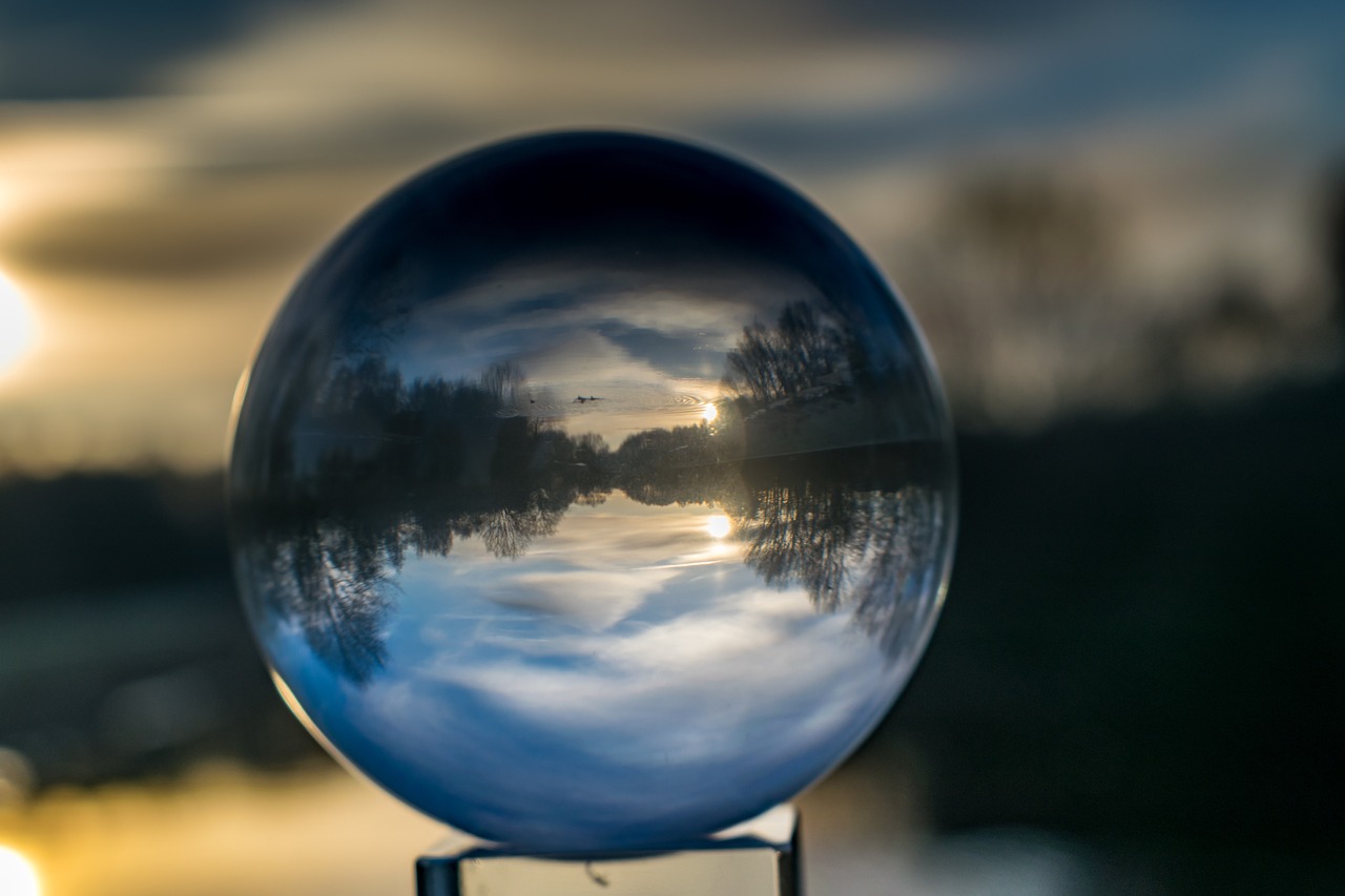 glass-ball-1974826_1280.jpg