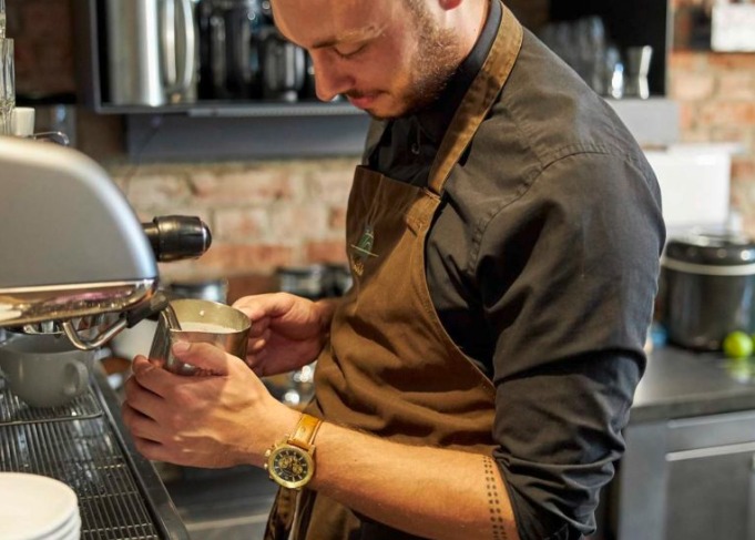 Bild Barista Henry.jpeg
