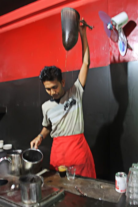 1209_Salah_kekhasan_Kopi_Aceh_kopi_dimasak_dengan_air_kemudian_disaring_dengan_teknik_yang_unik_2.jpg
