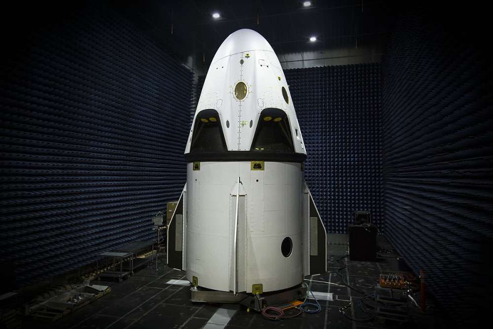 content-1532005958-1200px-spacex-dragon-v2-pad-abort-vehicle-16661791299.jpg
