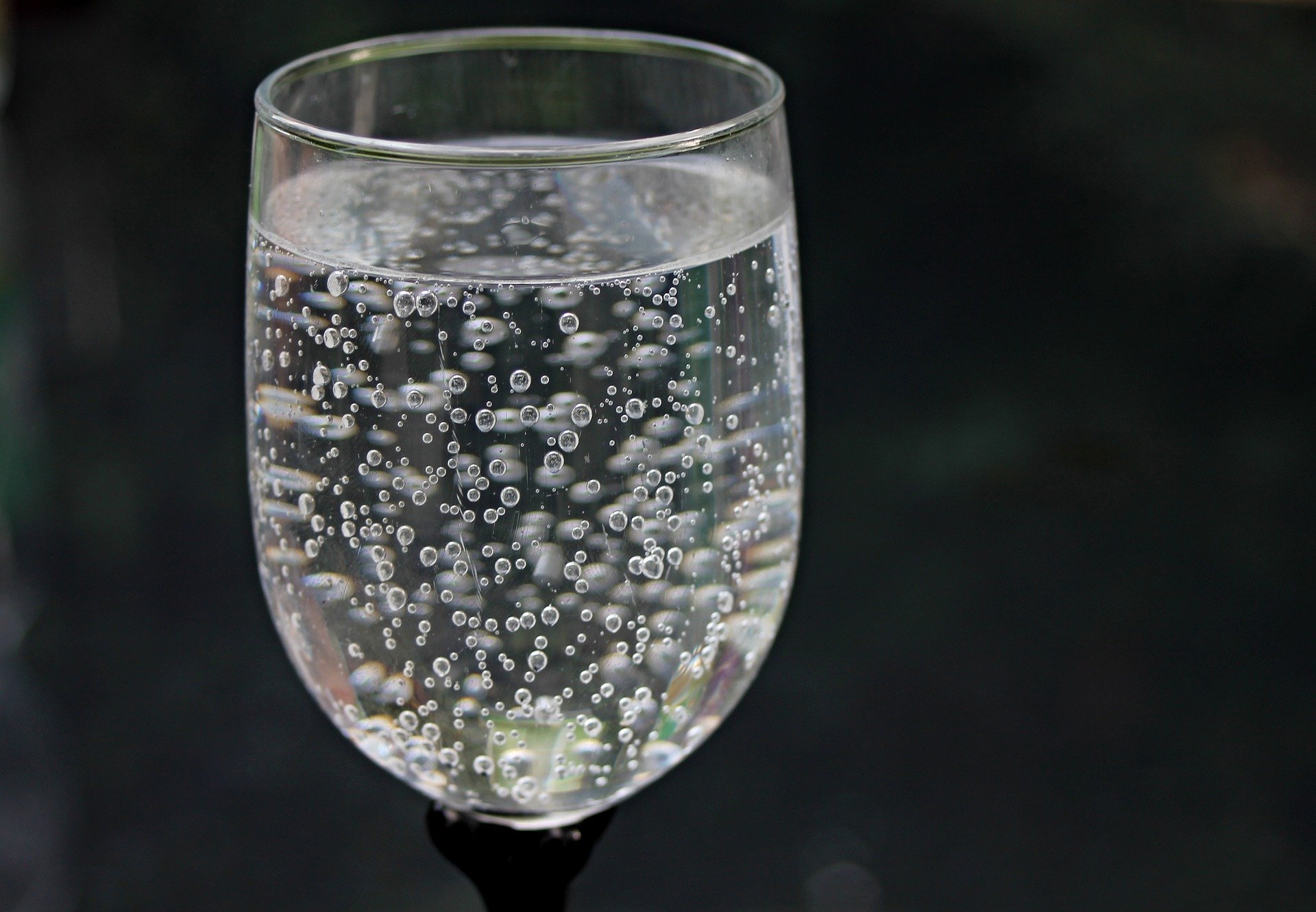 water-glass-2686973_1920 (1).jpg