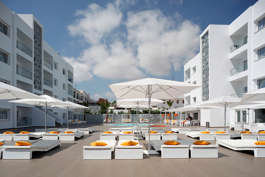 Sun Apartments 137 Pan.jpg