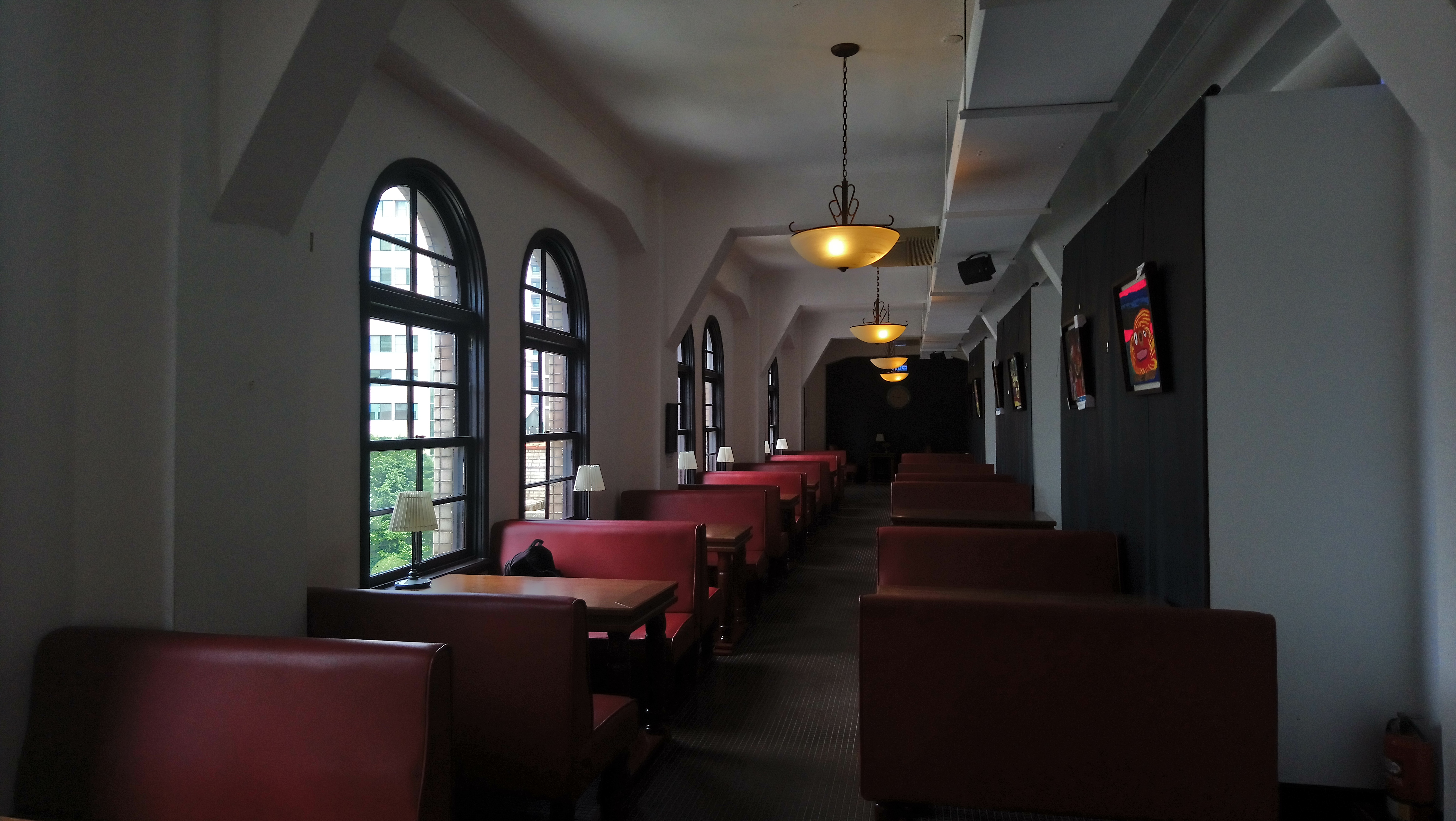 穿越時空：鬧區古蹟裡的咖啡廳  Le Promenoir Cafe