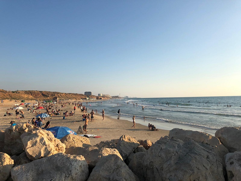 Strand Richtung Tel Aviv.jpg