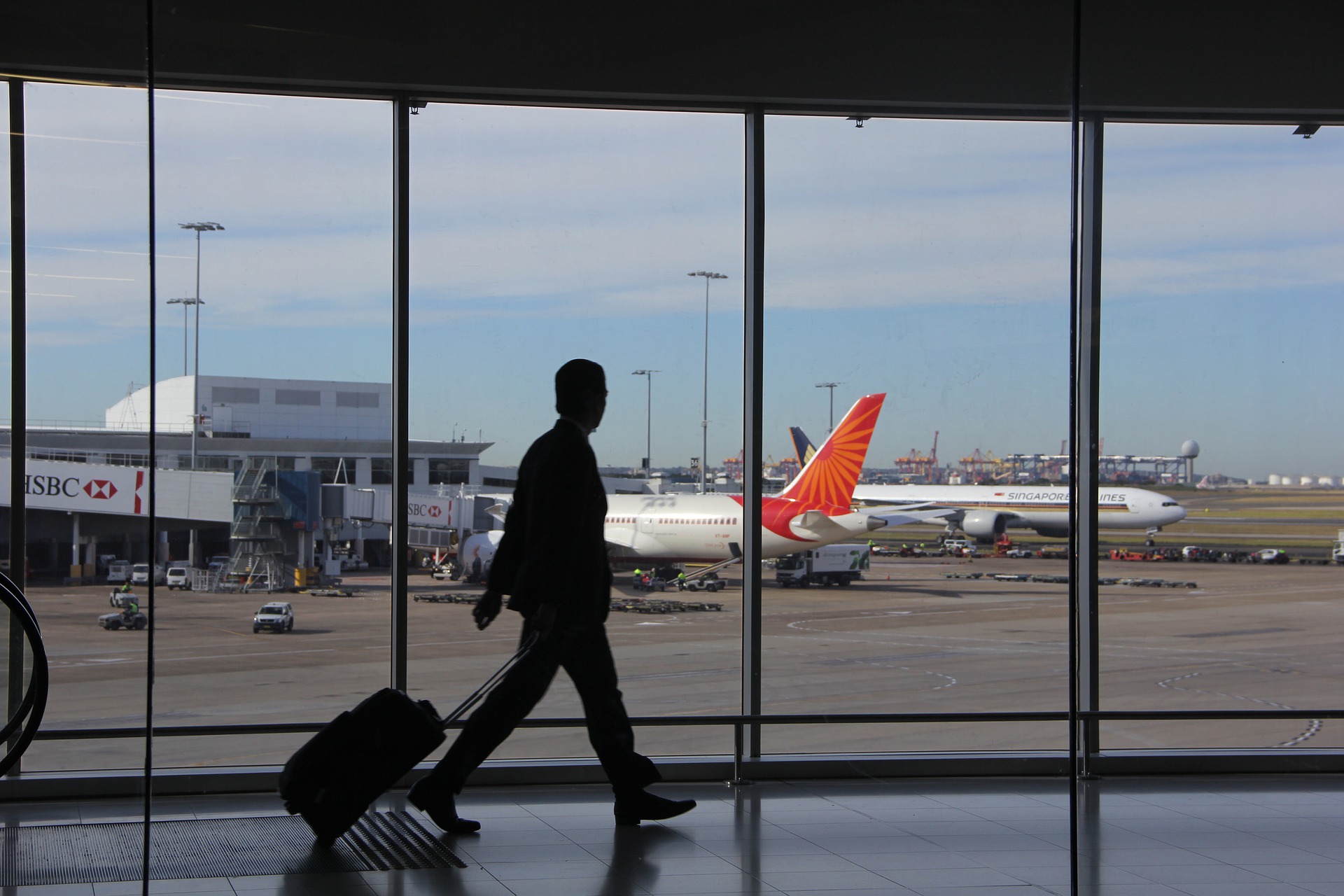 silhouette-4796575_1920.jpg