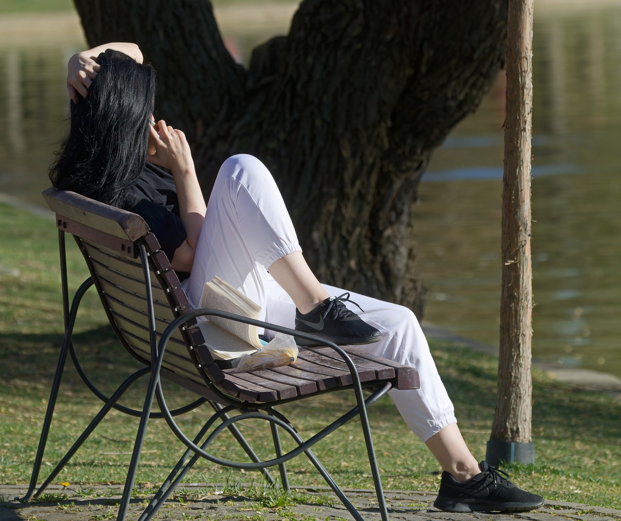woman-g28d7b3817_1280.jpg