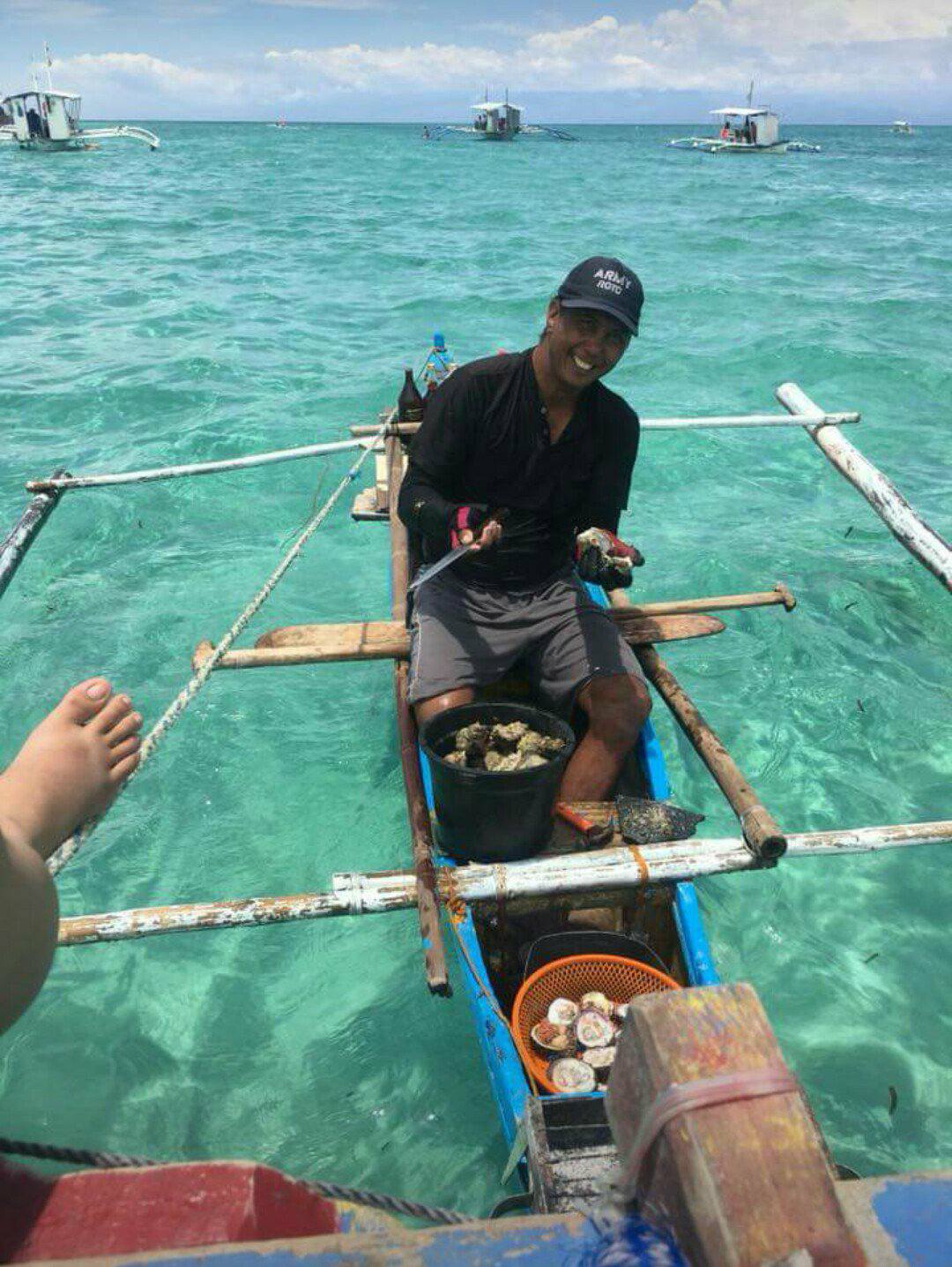 floating tindahan.jpg