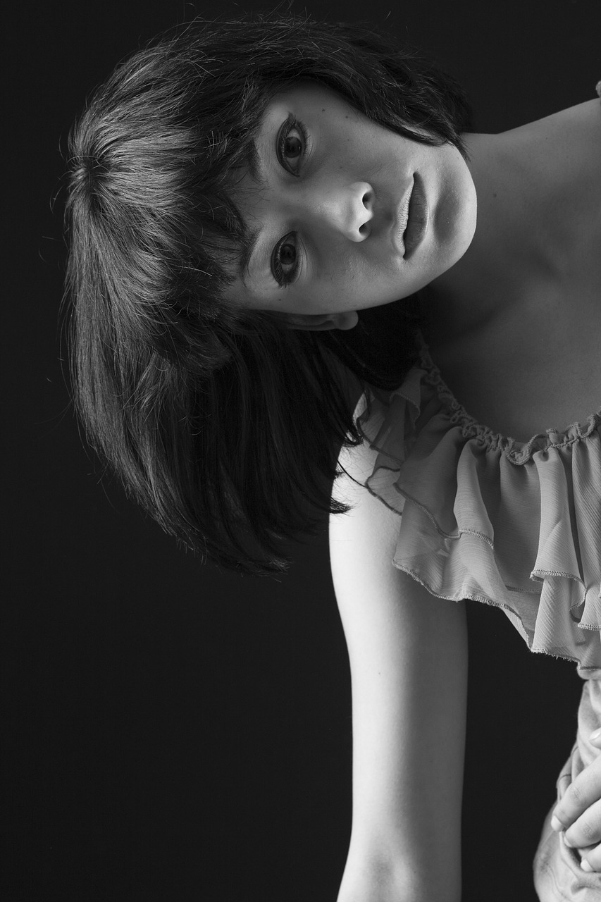 model-2411686_1280 (1).jpg