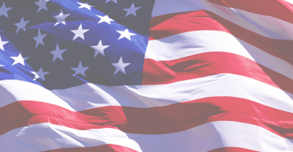 Default-USA-Flagge__FocusFillWzU3NiwzMDAsIngiLDFd.png