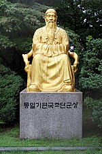 150px-Dangun_statue_near_Daecheong_Dam_-_ํต์ผ๊ธฐ์๊ตญ์กฐ๋จ๊ตฐ์.jpg