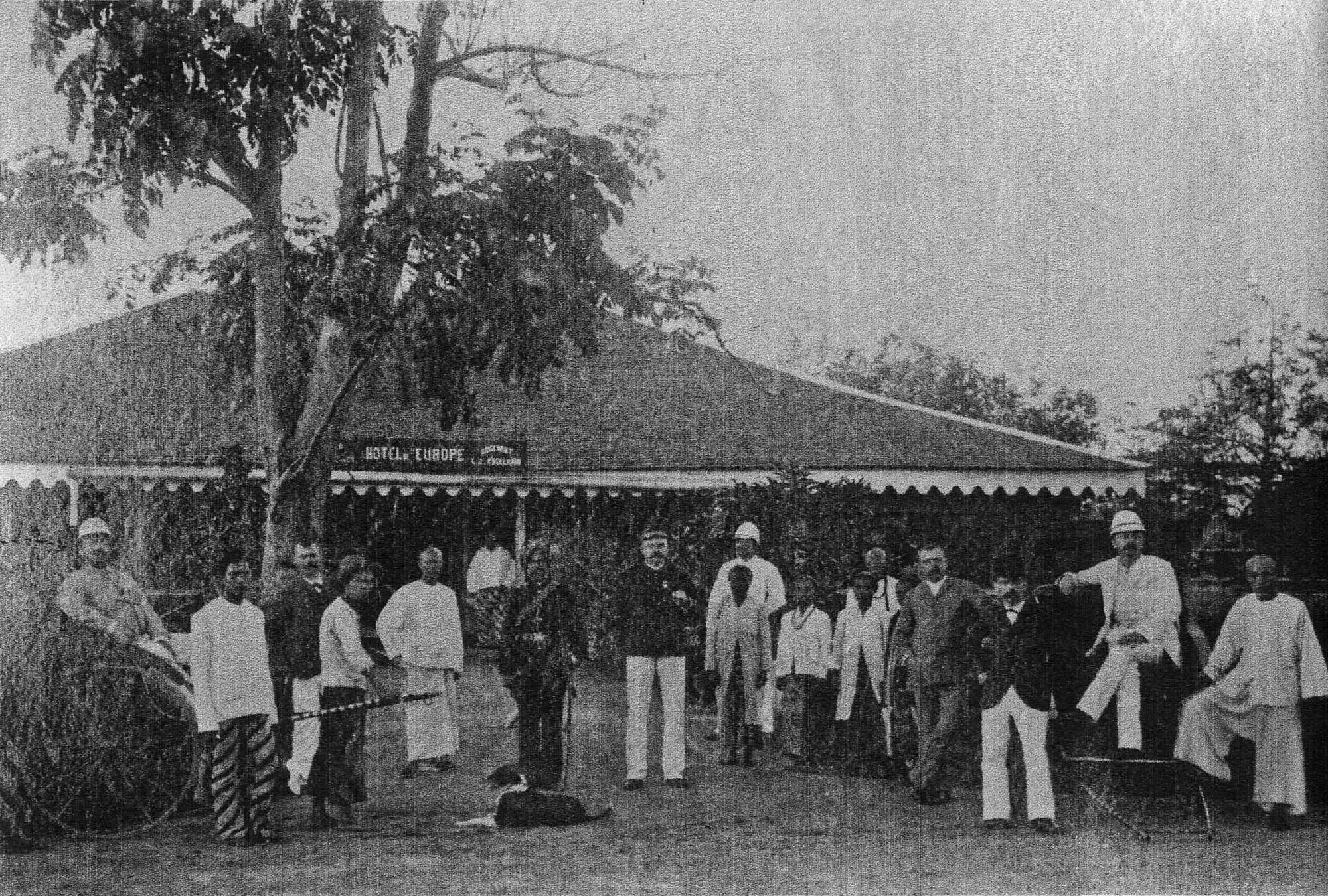Hotel de I'Europe di Kutaraja (1892).jpg