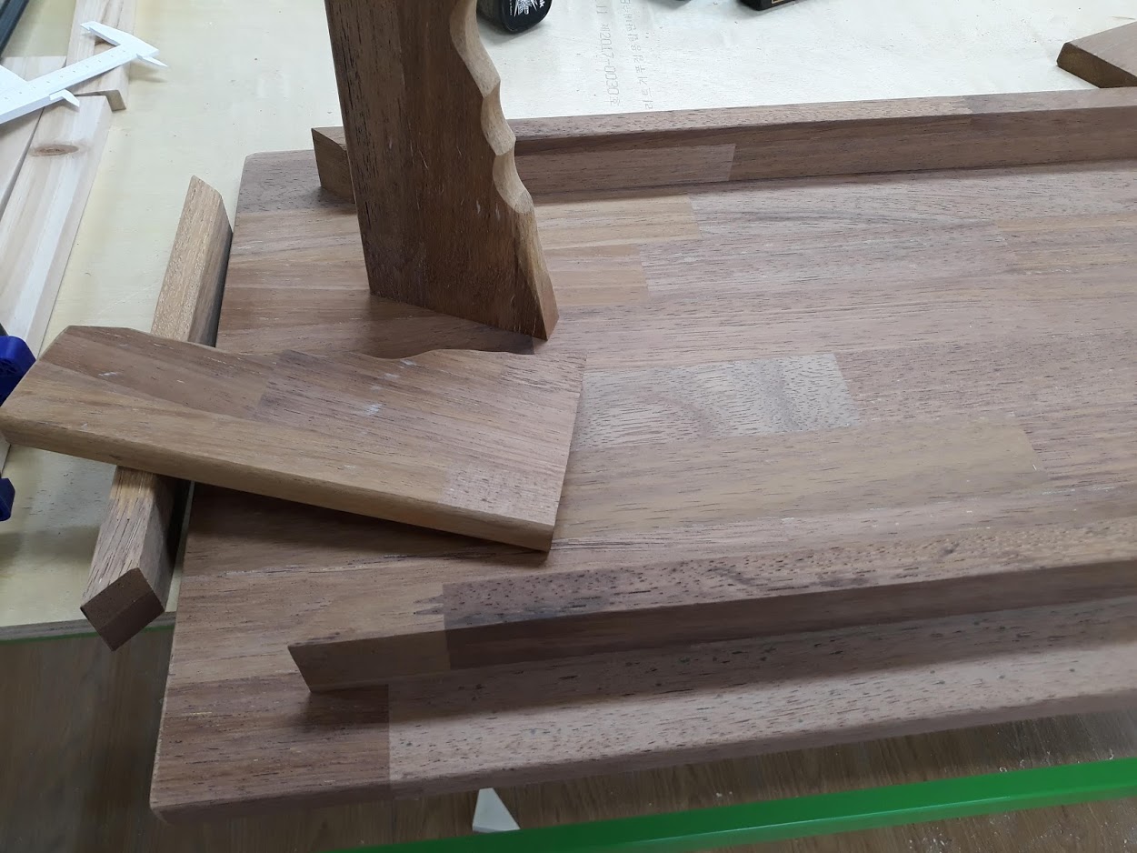 [Woodworking] 집성합판으로 탁자 만들기- 트리머 테이블 사용기