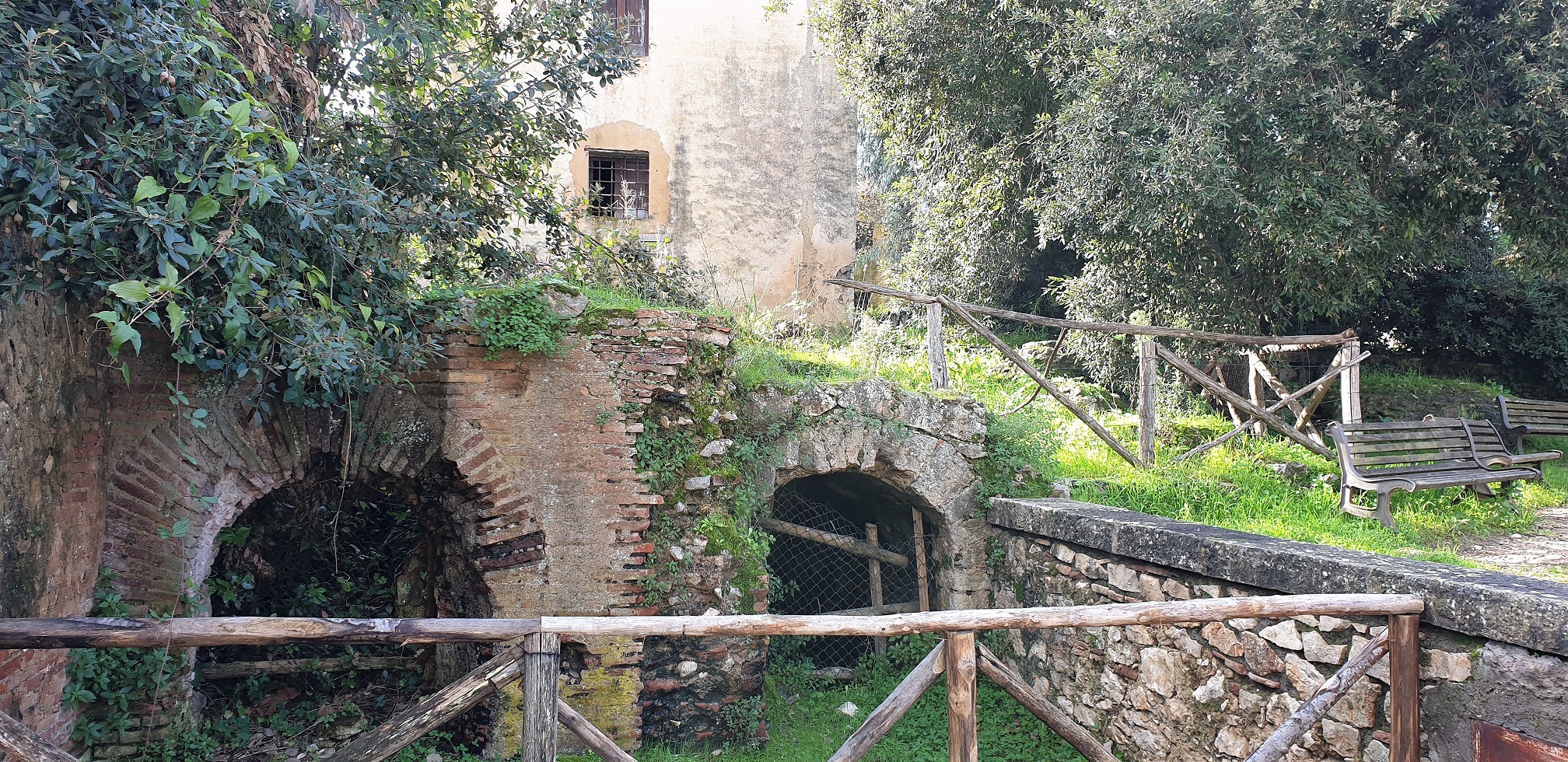 ruderi villa romana.jpg