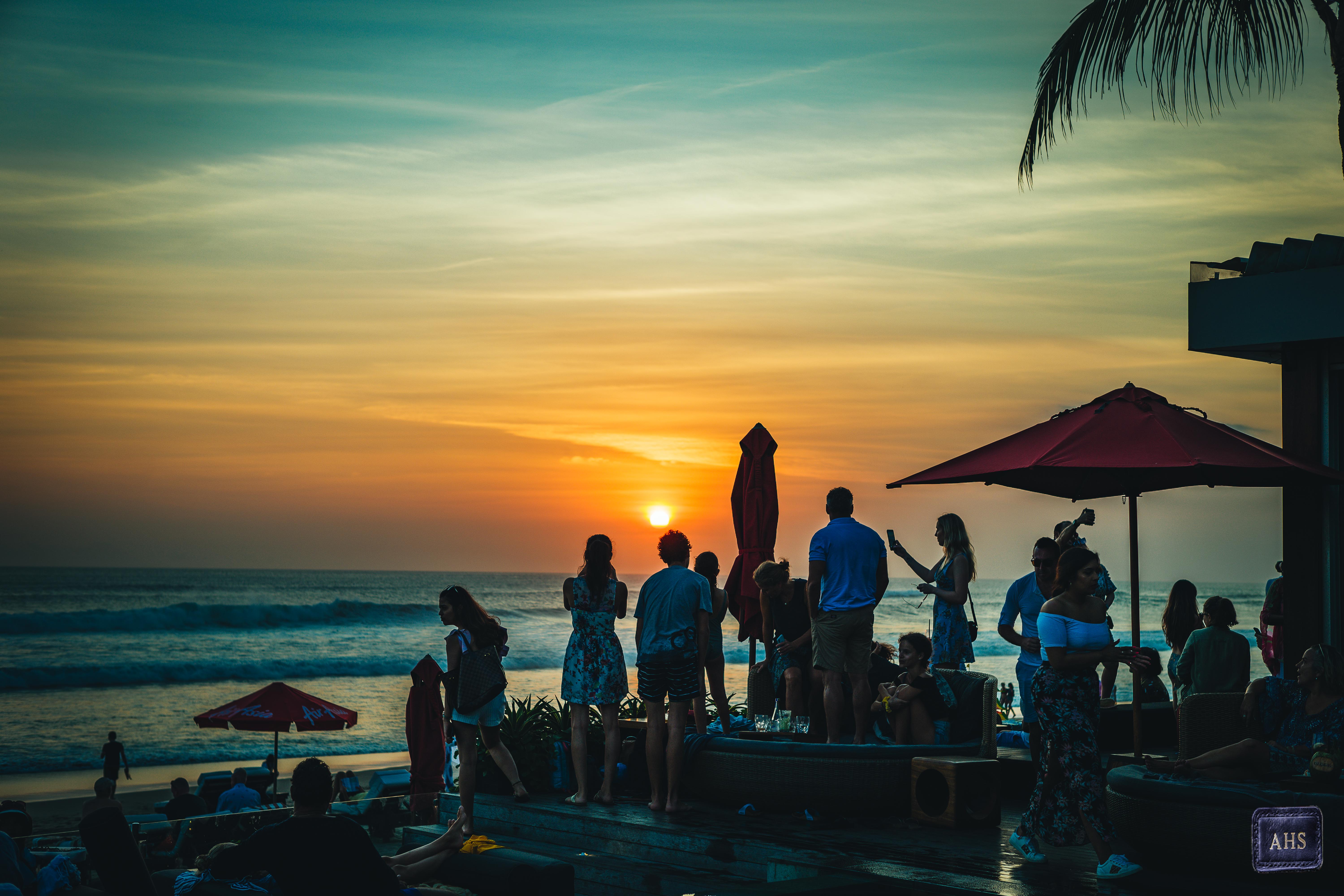 Время на бали сейчас. Закат на Бали реальные фото. Single fin Bali Sunset.