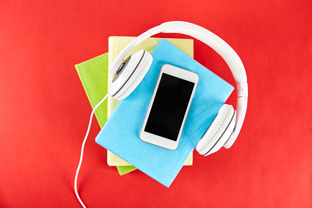 Traditional Reading vs. Audio Books.jpg