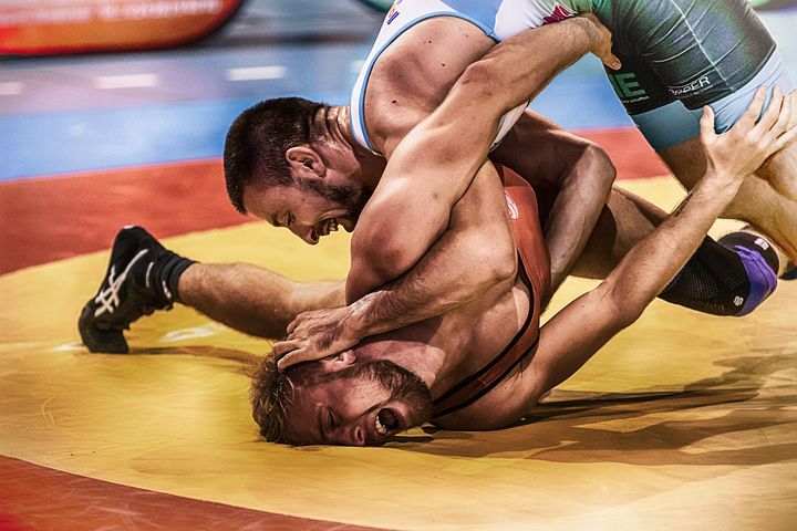 wrestle-3724565__480.jpg
