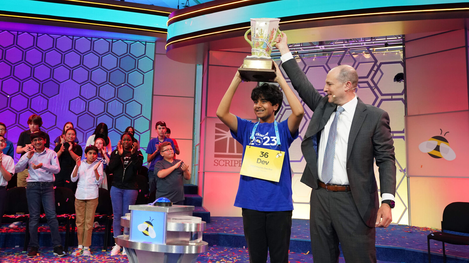 01spelling-bee-winner01-twqj-videoSixteenByNineJumbo1600-v2.jpg