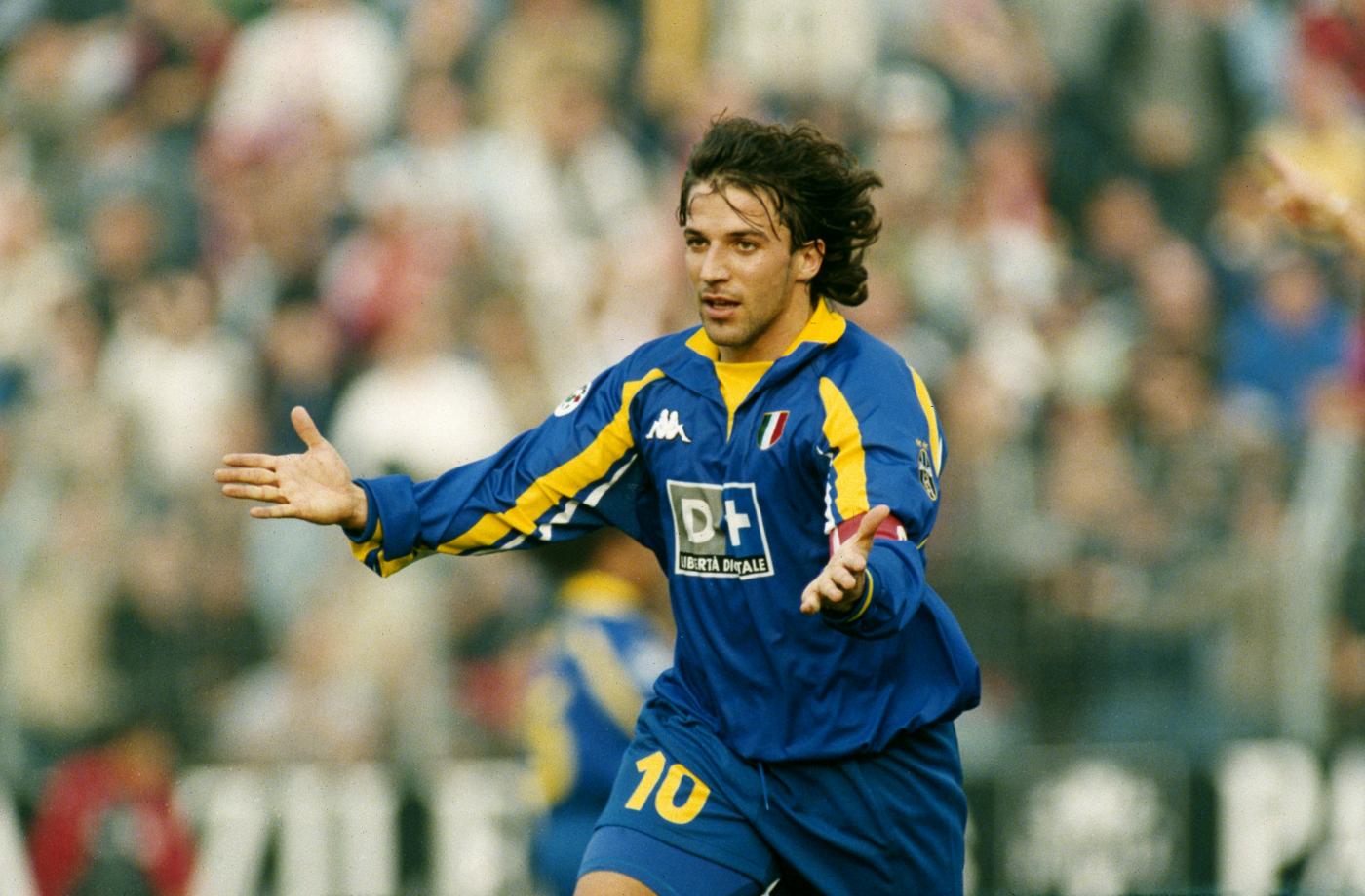 Alessandro_Del_Piero_-_Juventus_FC_1998-99.jpg