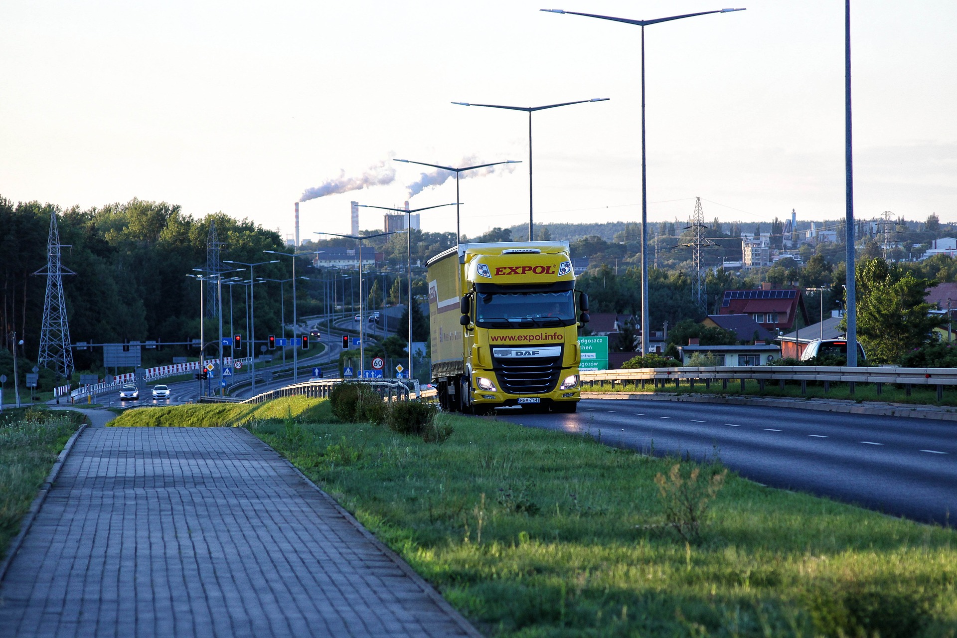 tir-2542736_1920.jpg