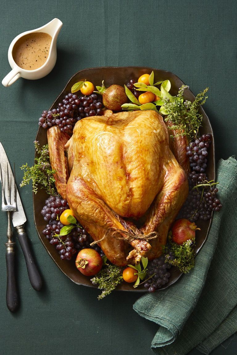 thyme-roasted-turkey-gravy-ghk-1118-1540320757.jpg