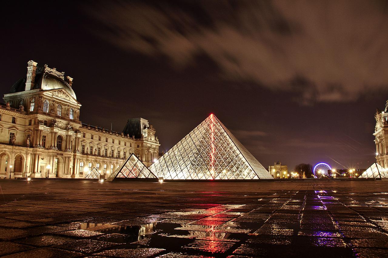 louvre-g1a8026d69_1280.jpg