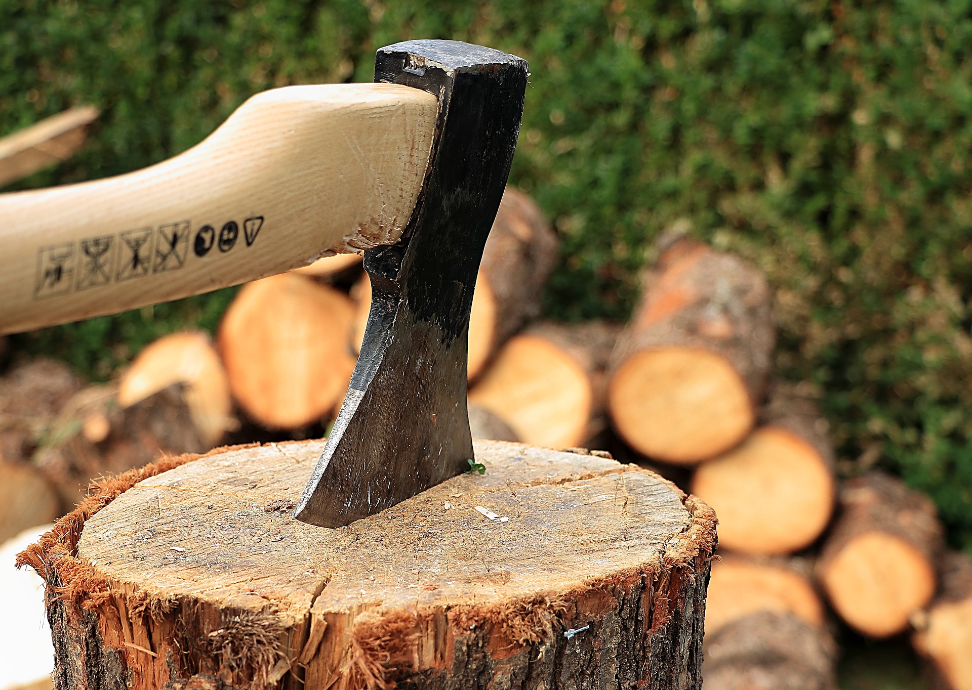axe-1705787_1920.jpg