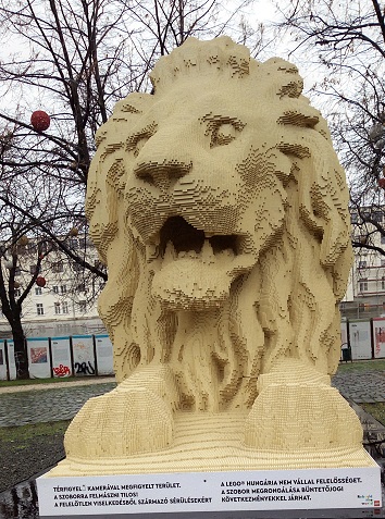 Lion-LEGO-1-gastrocrutch-photo-shot.jpg