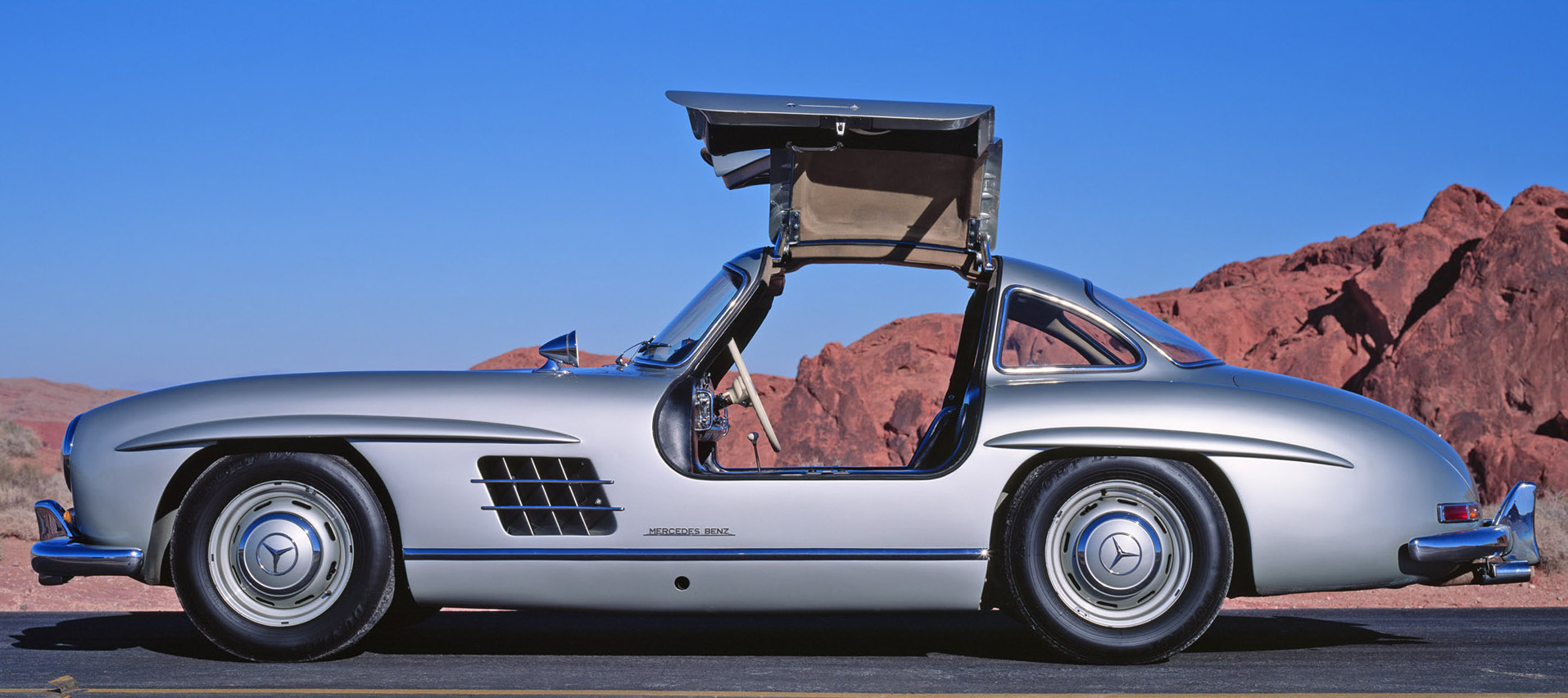 Mercedes-Benz-300-SL-Coupe-Side-DO-1920x1440.jpg