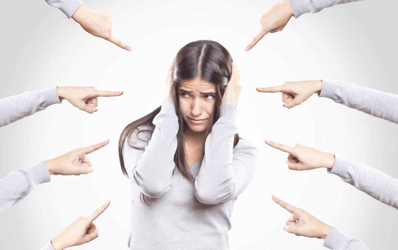 ir-de-victima-y-culpar-a-los-demas-de-todos-nuestros-problemas-es-lo-mas-facil-pero-tiene-serias-consecuencias-istock.jpg