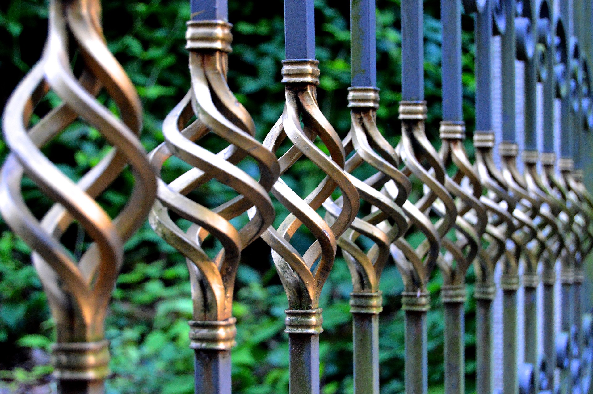 iron-gate-1623303_1920.jpg