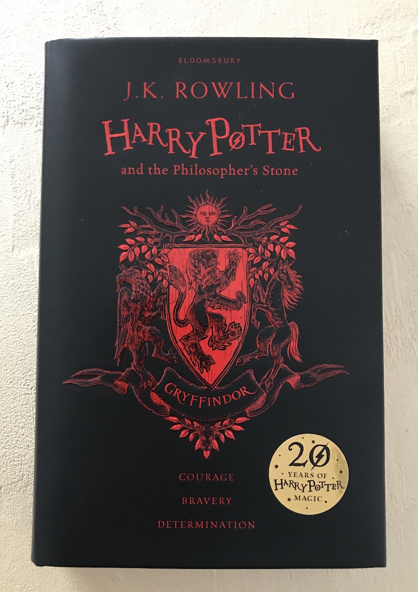 Edición especial de 'Harry Potter y la piedra filosofal' para conmemorar el  20º aniversario de la publicación, by Papel en blanco