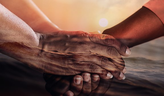 hands-2888625__340.jpg