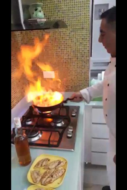 Gustavo Flambeando 1.JPG