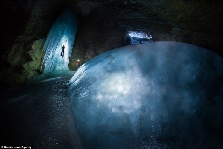 Ice-Photo-by-Caters-News-Agency-1.jpg