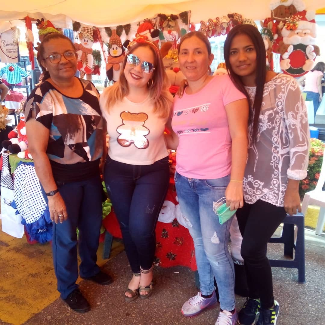 Ana Celis on Instagram_ _Bazar navideño_ un gran éxito--❤️----__CITwNkiAWDl(JPG).jpg