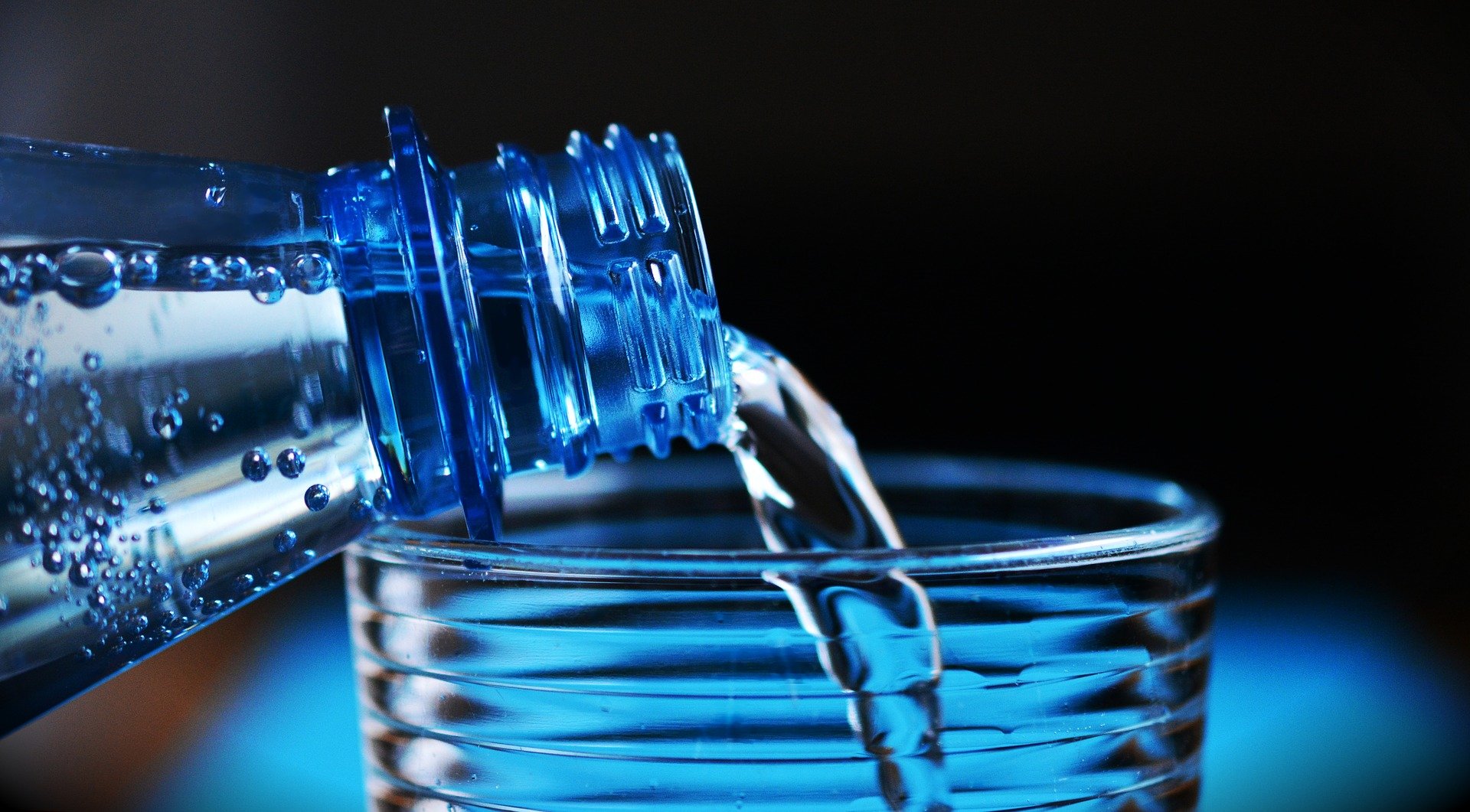 bottle-g65e8f62f6_1920.jpg