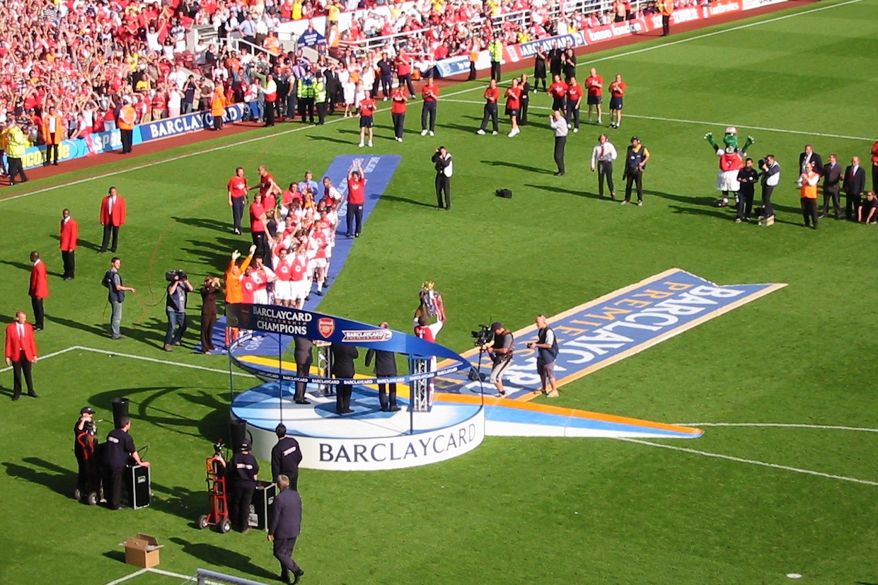 Trophy_presentation_Highbury_2004.jpeg