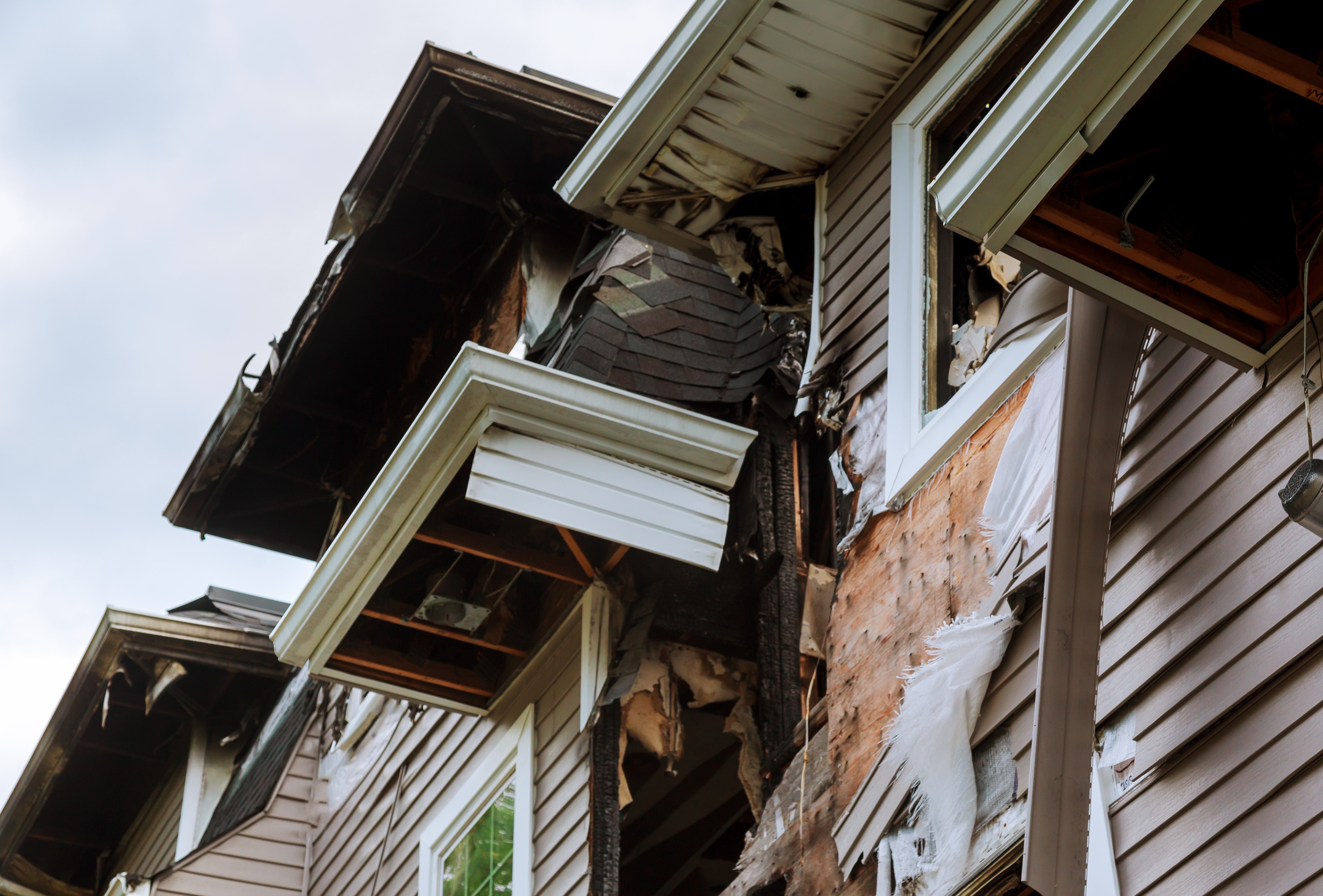 the-house-after-a-fire-burned-house-ruined-abandon-2026-01-09-08-29-29-utc.jpg