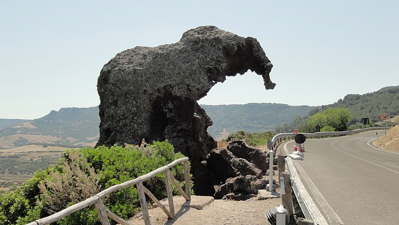 800px-Roccia_dell'Elefante_DSC01030_A.jpg