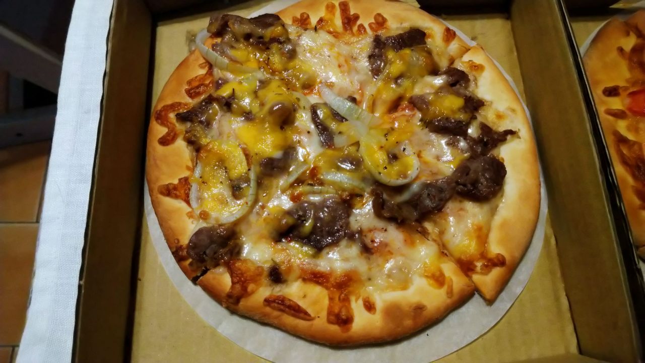 Share what we had tonight ... Pizzas, weird flavor!