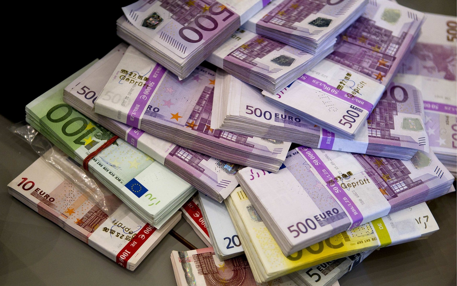 프랑스 국가재난 기업 지원금(Fonds de solidarité) 1,500유로 수령했습니다.