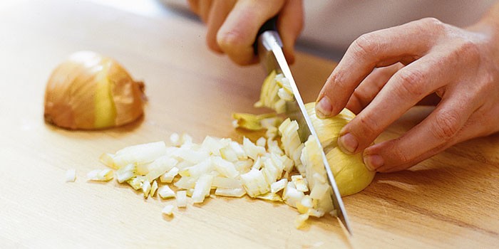 onion-being-chopped-89f358e.jpg