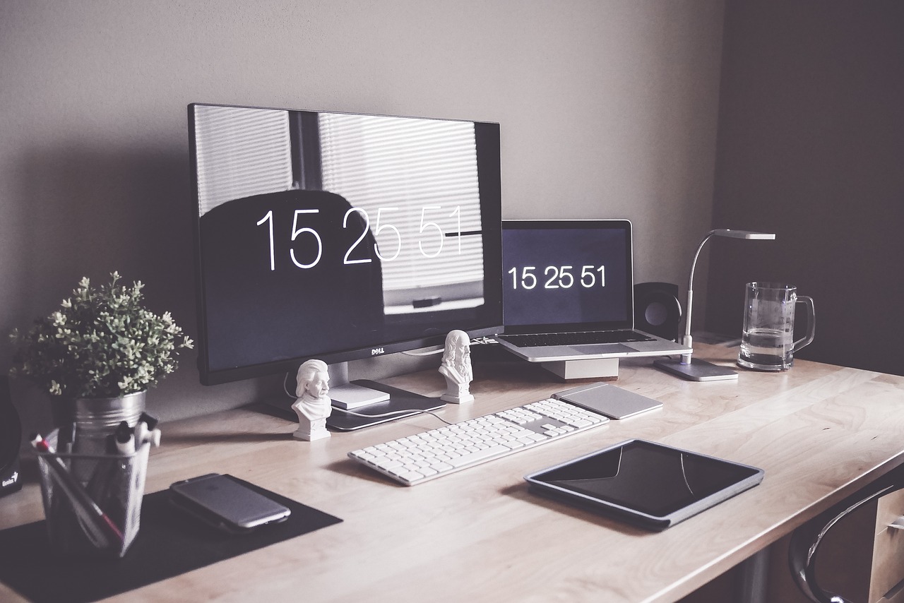 home-office-1867761_1280 (1).jpg