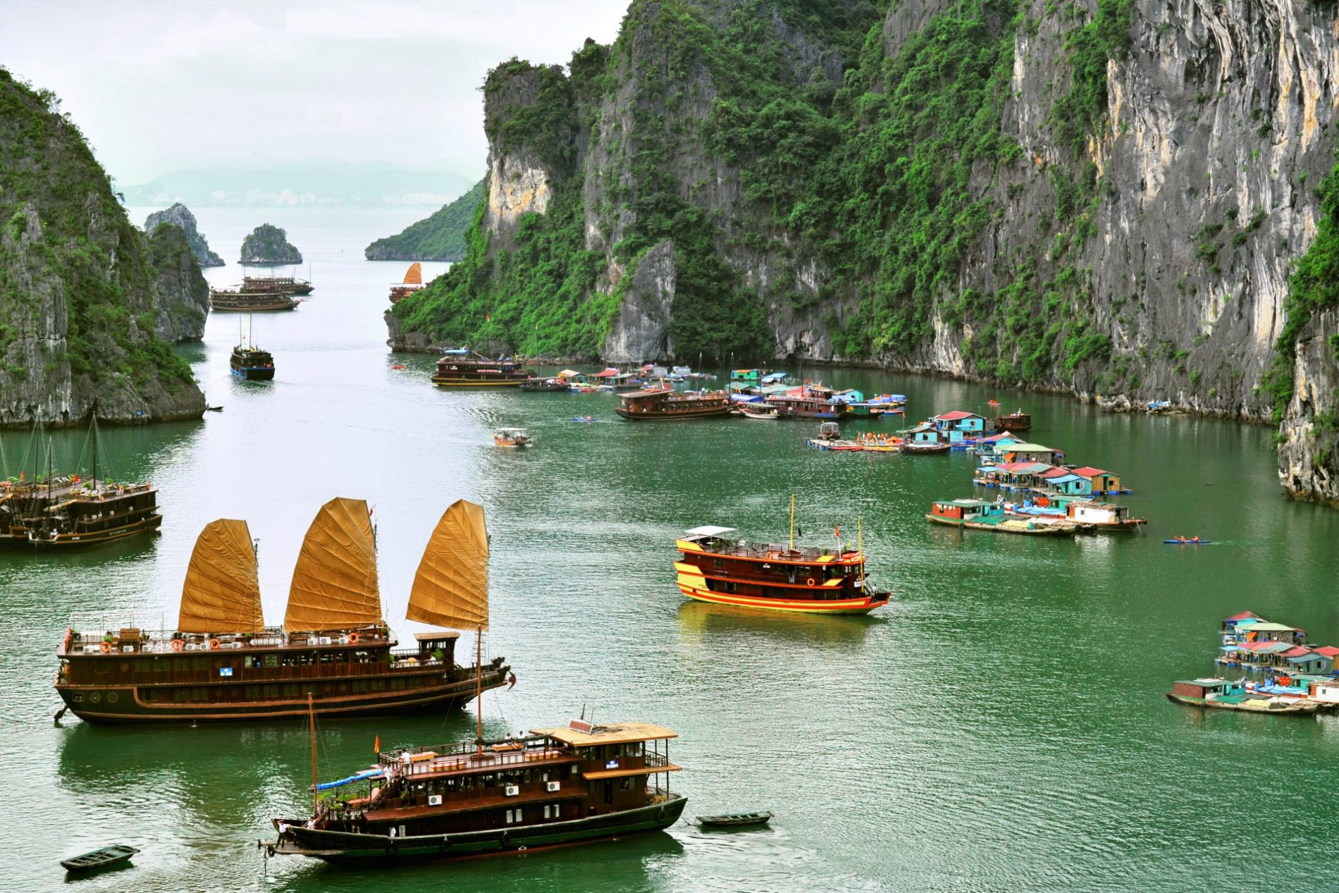 Ha Long Bay in Vietnam.jpg