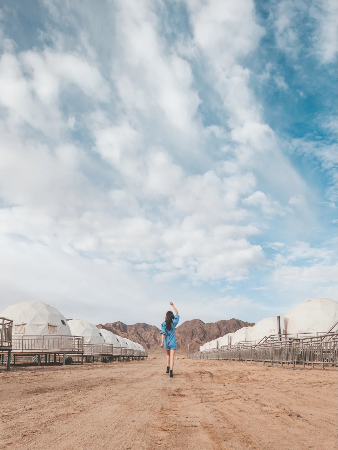 青海|西北也有月亮谷!这家星空营地太炫酷_1 (4).jpg