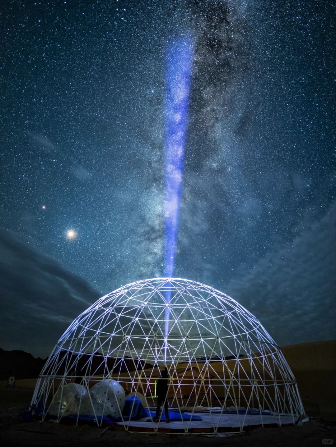 青海|西北也有月亮谷!这家星空营地太炫酷_1 (1).jpg